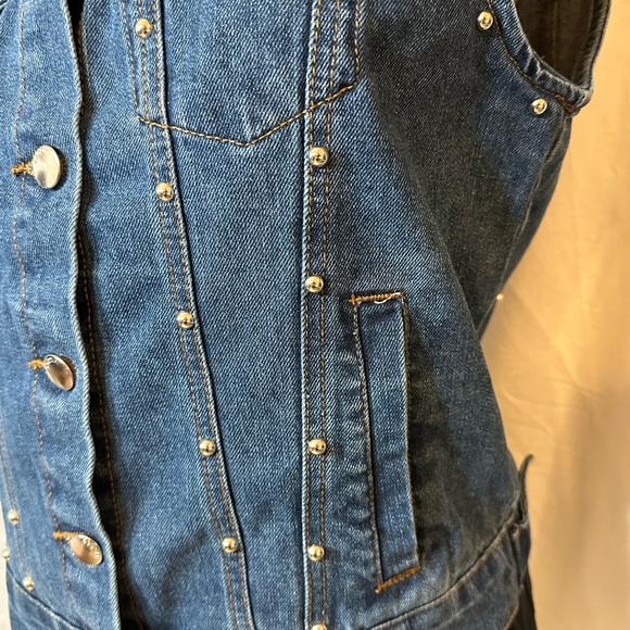 Holiday Chic Studded Denim Vest Dark Wash Layering Essential NWT S-XL - Picture 5 of 15